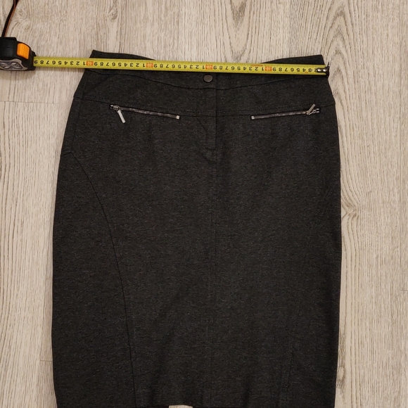 Seventy  (Italy) Woolen Warm Gray Skirt - Picture 2 of 7